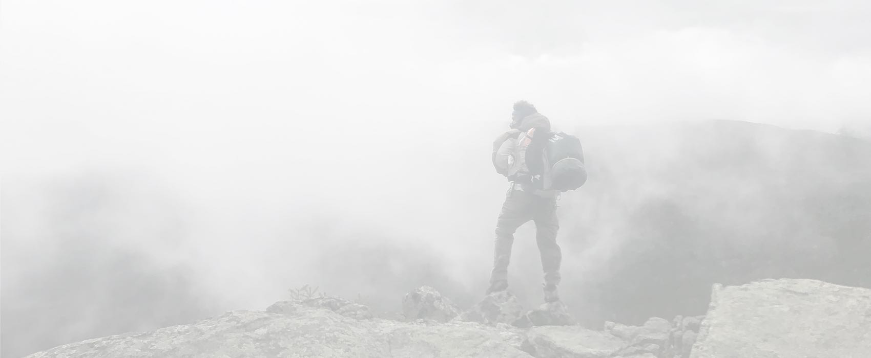 balazs-busznyak-3mtcyvbAqzM-unsplash Celana Hitam